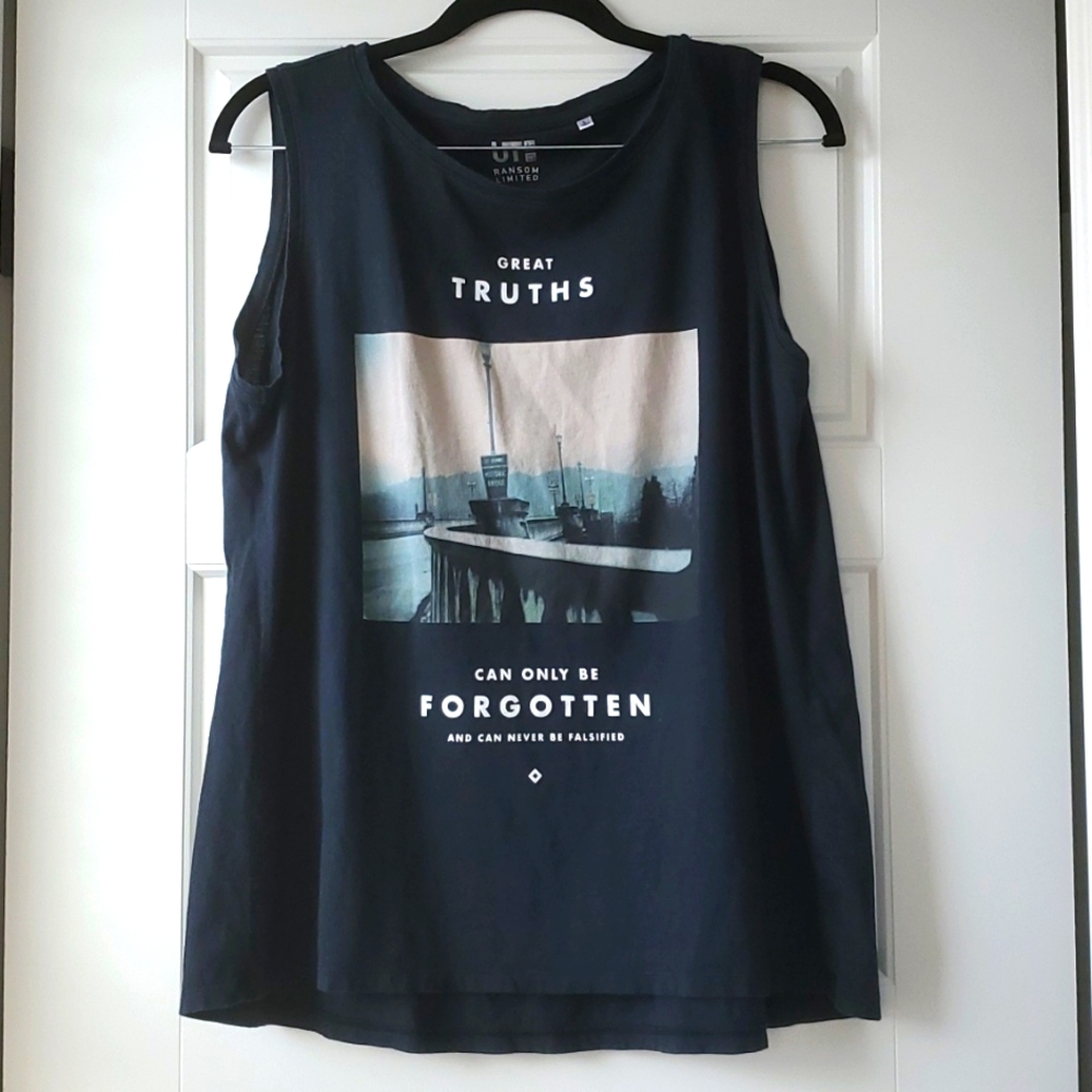 Uniqlo Ransom Limited Tank in Navy Blue (L)